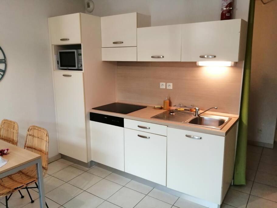 Le Soleil D Eugenie Appartement Dans Residence Avec Piscine Commune Pres De Carcassonne Olonzac ภายนอก รูปภาพ